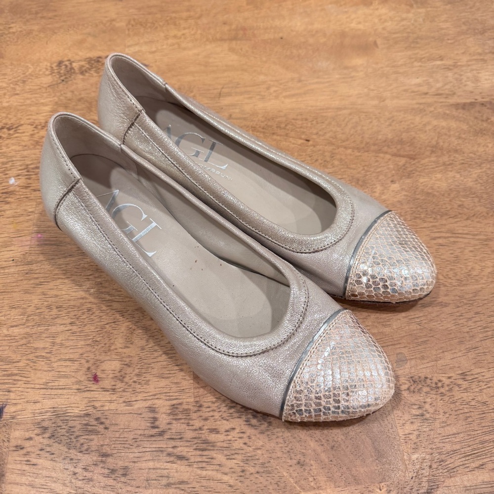 AGL Heels Womens 9.5 Metallic Gold Captoe Snakeskin Italy Leather Old Money
